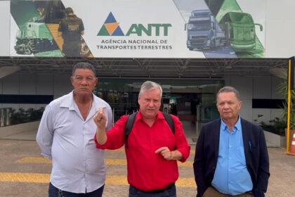 Em reunião com a ANTT, caminhoneiros autônomos levantaram que o cálculo atual do piso mínimo de frete os deixa vulneráveis. A entidade admite iniciar consulta entre 12 de novembro e 11 de dezembro para revisar a metodologia, em meio à safra difícil e preferência por veículos menores.