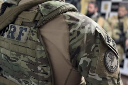 Detalhe do uniforme camuflado da PRF