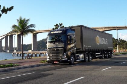 Caminhão da Ghisolfi Transportes