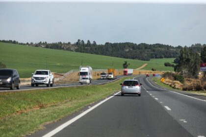 Falsos fretes, clonagem de empresas e armadilhas em pátios: veja como caminhoneiros estão sendo enganados e aprenda a se proteger dos golpes mais comuns nas estradas.