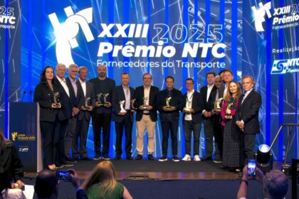 A NTC&Logística realizou nesta terça-feira (2) a 23ª edição do Prêmio NTC Fornecedores do Transporte, reconhecendo empresas que se destacaram em inovação, qualidade e contribuição ao Transporte Rodoviário de Cargas. O levantamento foi conduzido pelo DataFolha e ouviu mais de 100 líderes do setor. A cerimônia reuniu empresários, executivos e autoridades em São Paulo.