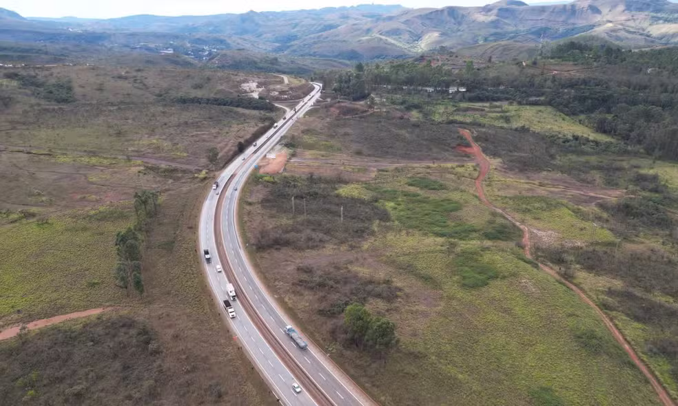 Motorista bate em pedaço de pneu e leva R$ 19 mil de indenização