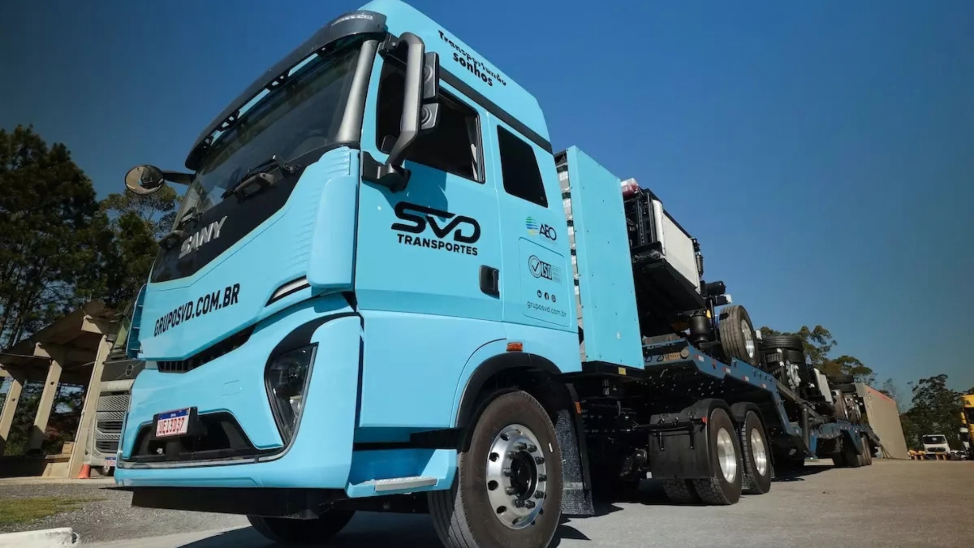 Caminhão 100% elétrico da Sany encara testes na serra de Santos