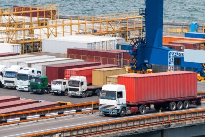 Transportadoras vão à Justiça contra suspensão do RNTRC