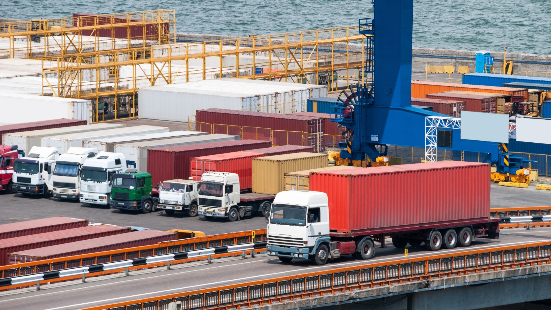 Transportadoras vão à Justiça contra suspensão do RNTRC