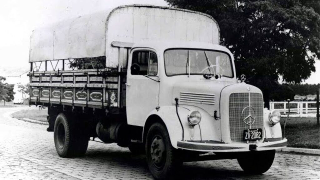 Mercedes-Benz completa 70 anos no Brasil. Veja os caminhões que fizeram história