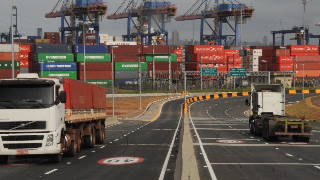 Mais de 68% da carga no Brasil é transportada por caminhão
