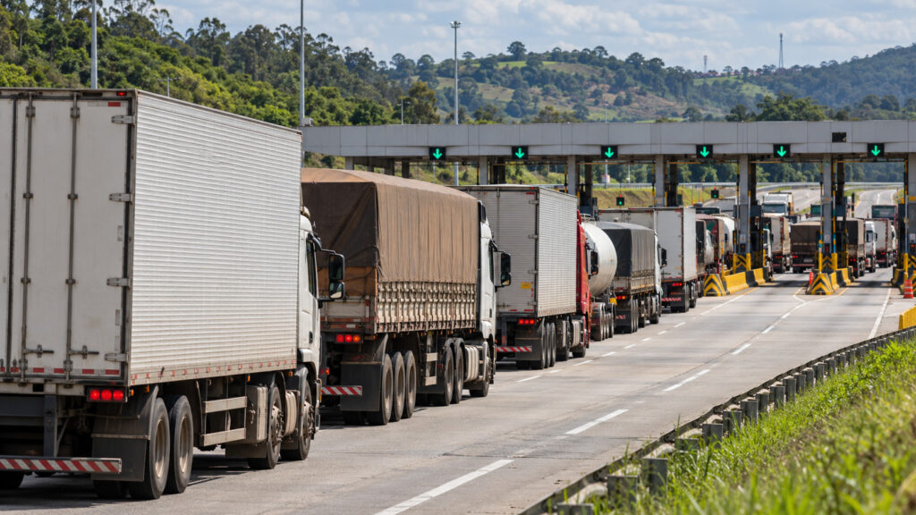 Pedágio pode ficar mais caro para caminhões em novas concessões federais
